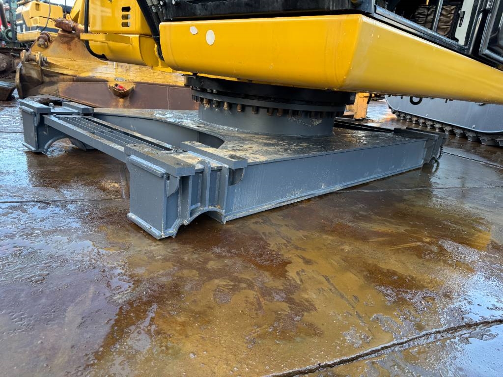 CAT swamp buggy amphibious undercarriage (unused) 2025 5213 swamp buggy amphibious undercarriage (unused) 2025 1 Crawler E...