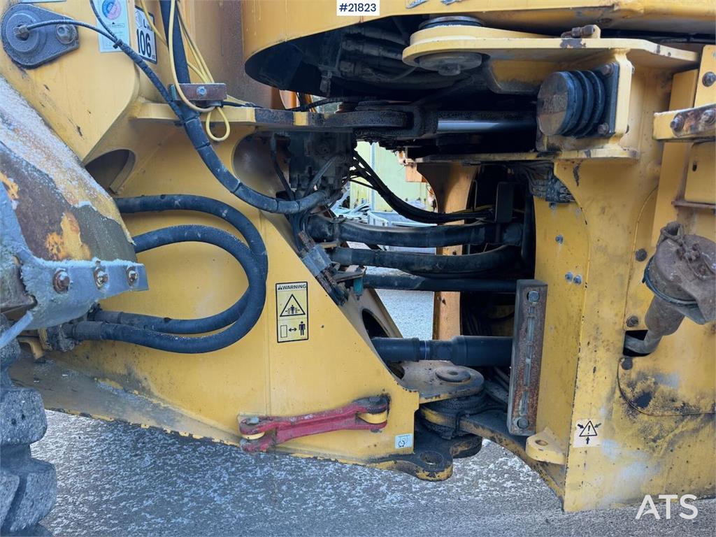 Volvo L110E Wheel Loader with Bucket WATCH VIDEO 2006 21823 L110E Wheel Loader with Bucket WATCH VIDEO 2006 1 Wheel Loader...