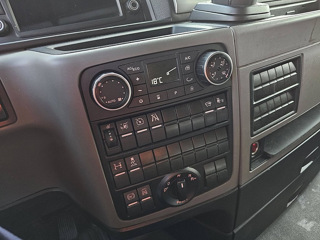 Heavy machinery product image - Image 10 of 16