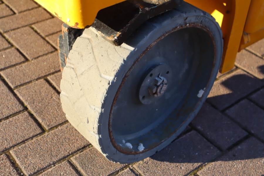 Haulotte Compact 10 Electric, 10m Working Height, 450kg Cap 2011 HAULOTTE - Compact 10 - 61861 Compact 10 Electric, 10m Wo...