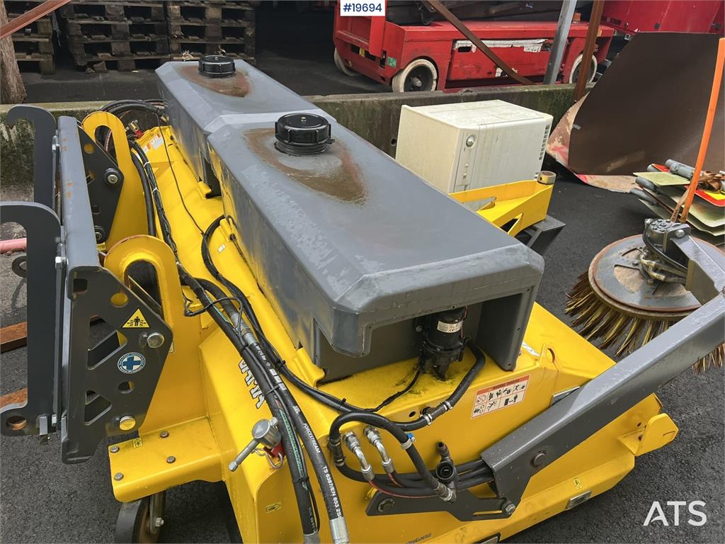 Vama EHK 2200 wheel loader broom 2019 19694 Vama EHK 2200 wheel loader broom 2019 1 Wheel Loaders image 10