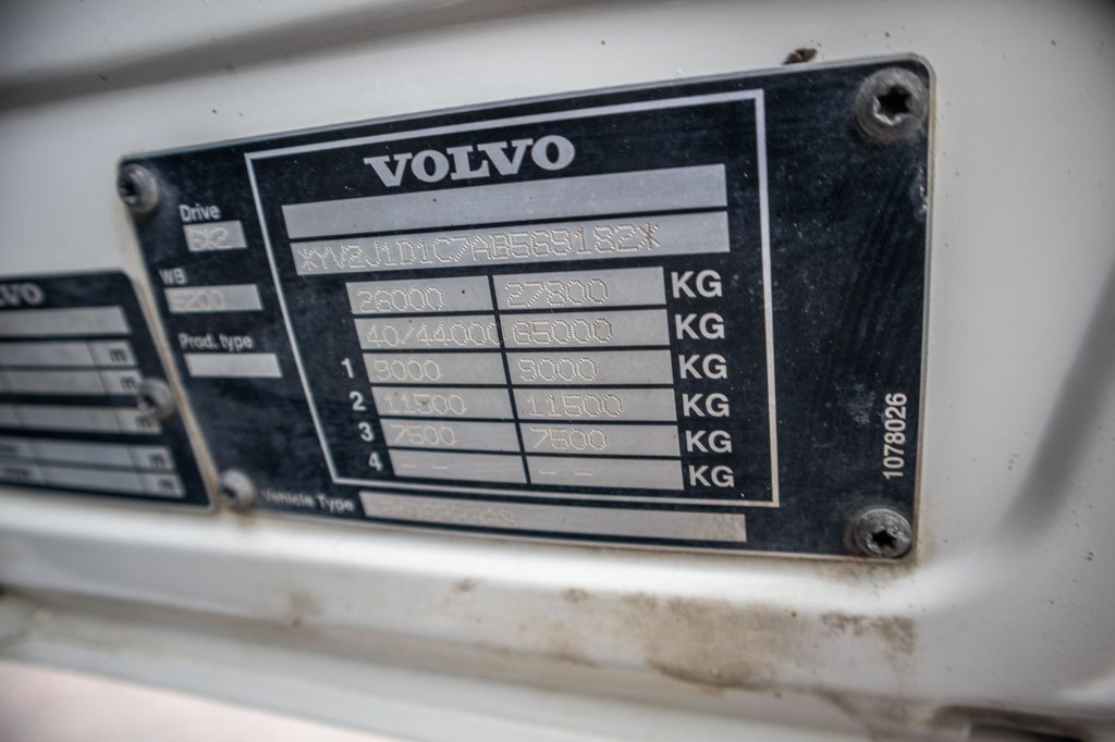 VOLVO FM 330-6x2-E5+10 pneus/tires+intarder 2010 E62660 FM 330-6x2-E5+10 pneus/tires+intarder 2010 1 image 14