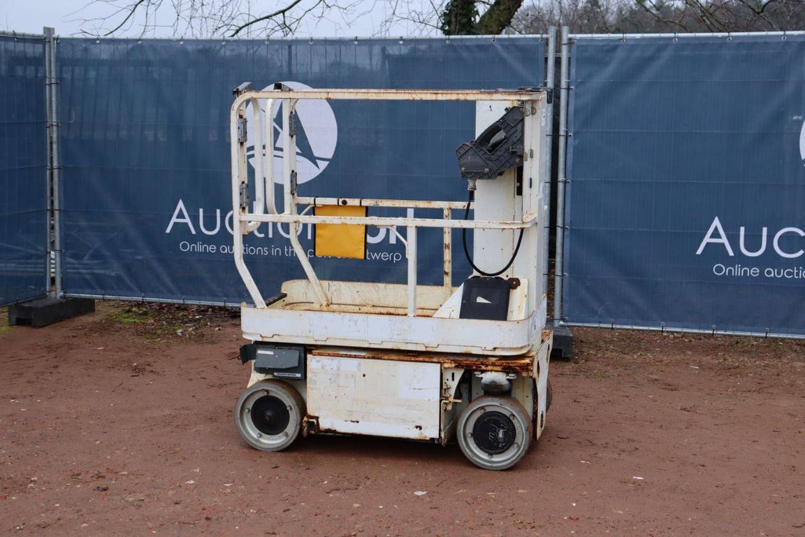 JLG 1230ES Electric Mast Lift 5.66m 1230ES 1 image 3