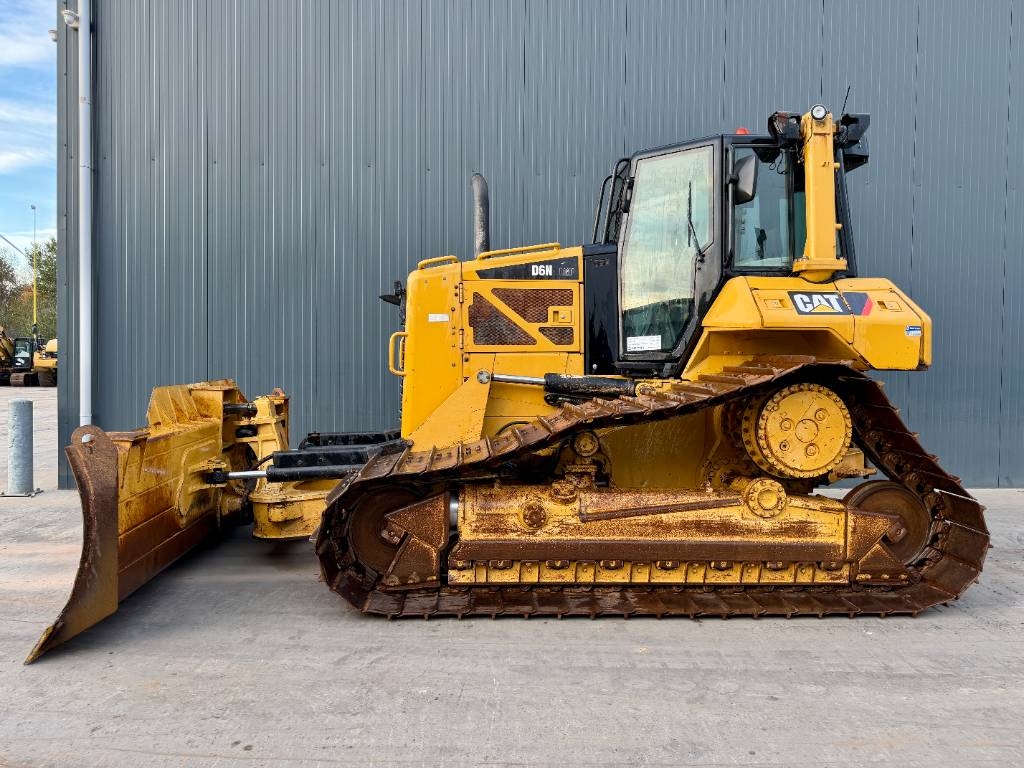 CAT D6N LGP 2013 208148 D6N LGP 2013 1 Dozers image 2