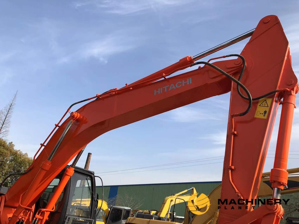 Hitachi ZX240 Crawler Excavator Original For Sale ZX240 2020 1 Crawler Excavators image 3