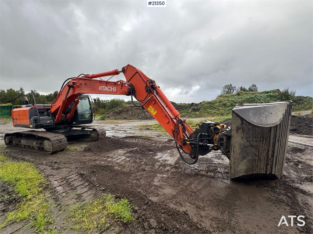 Hitachi ZX210LC w/ new certification. Only 2600 hours! 2015 21350 ZX210LC w/ new certification. Only 2600 hours! 2015 1 Cr...