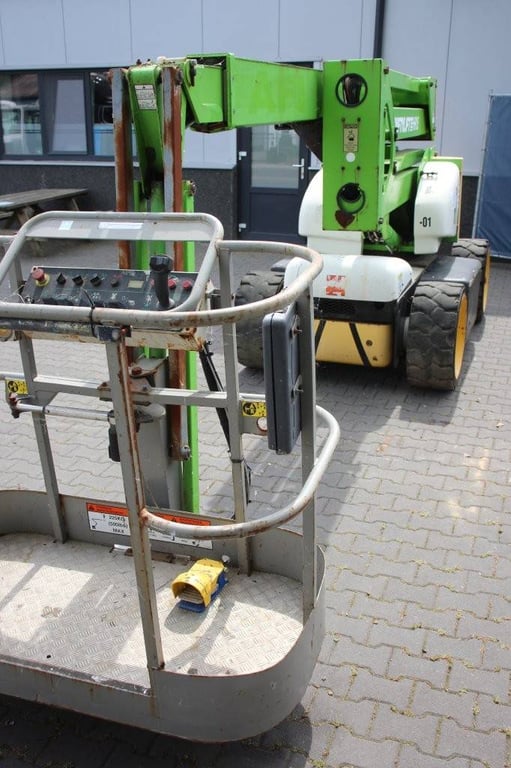 Niftylift HR15NDE Electric + Diesel Articulated Boom Lift 1999 1999 Niftylift HR15NDE 1999 1 image 5