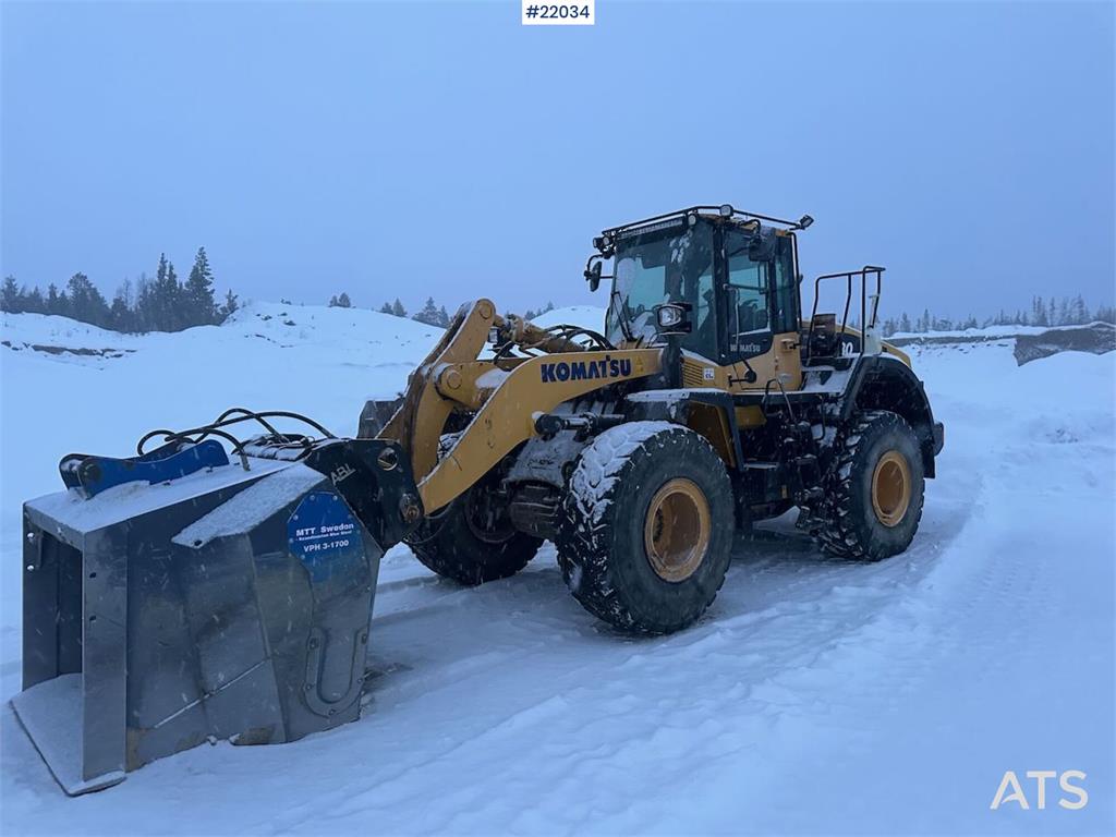 Komatsu WA380-7 wheel loader w/ bucket, scale, summer and 2016 22034 WA380-7 wheel loader w/ bucket, scale, summer and 201...