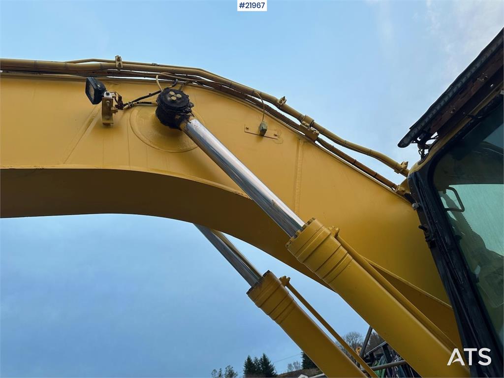 Komatsu PC240LC-8 Crawler Excavator w/ Digger Bucket. 2007 21967 PC240LC-8 Crawler Excavator w/ Digger Bucket. 2007 1 Craw...