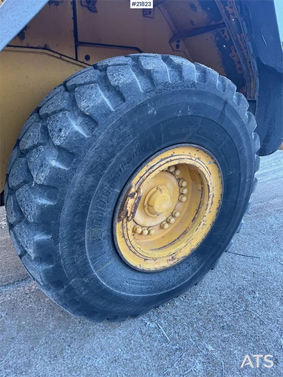 Volvo L110E Wheel Loader with Bucket WATCH VIDEO 2006 21823 L110E Wheel Loader with Bucket WATCH VIDEO 2006 1 Wheel Loader...