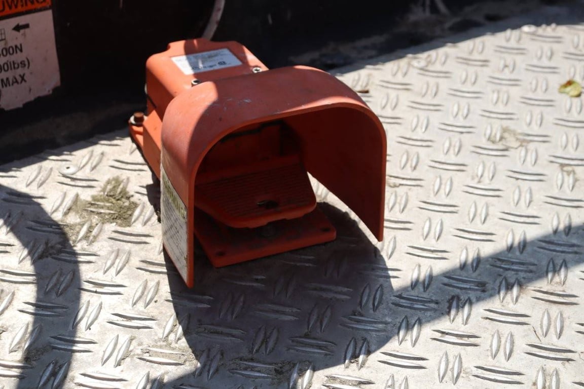 Articulating boom lift Niftylift HR21D 4x4 Diesel 20.8m 2010 2010 Niftylift HR21D 4x4 2010 1 image 14