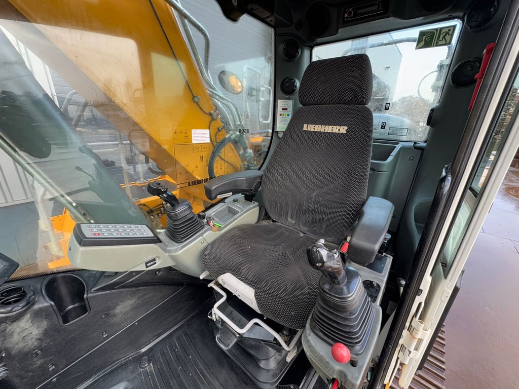 Liebherr R926 LC 2018 00033063 R926 LC 2018 1 image 8