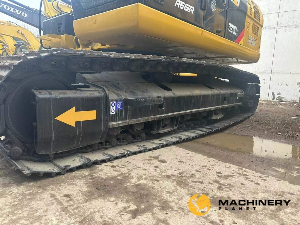 320D2 Caterpillar Used Crawler Excavator 20tons LOW PRICE 320D2 2019 1 Crawler Excavators image 3