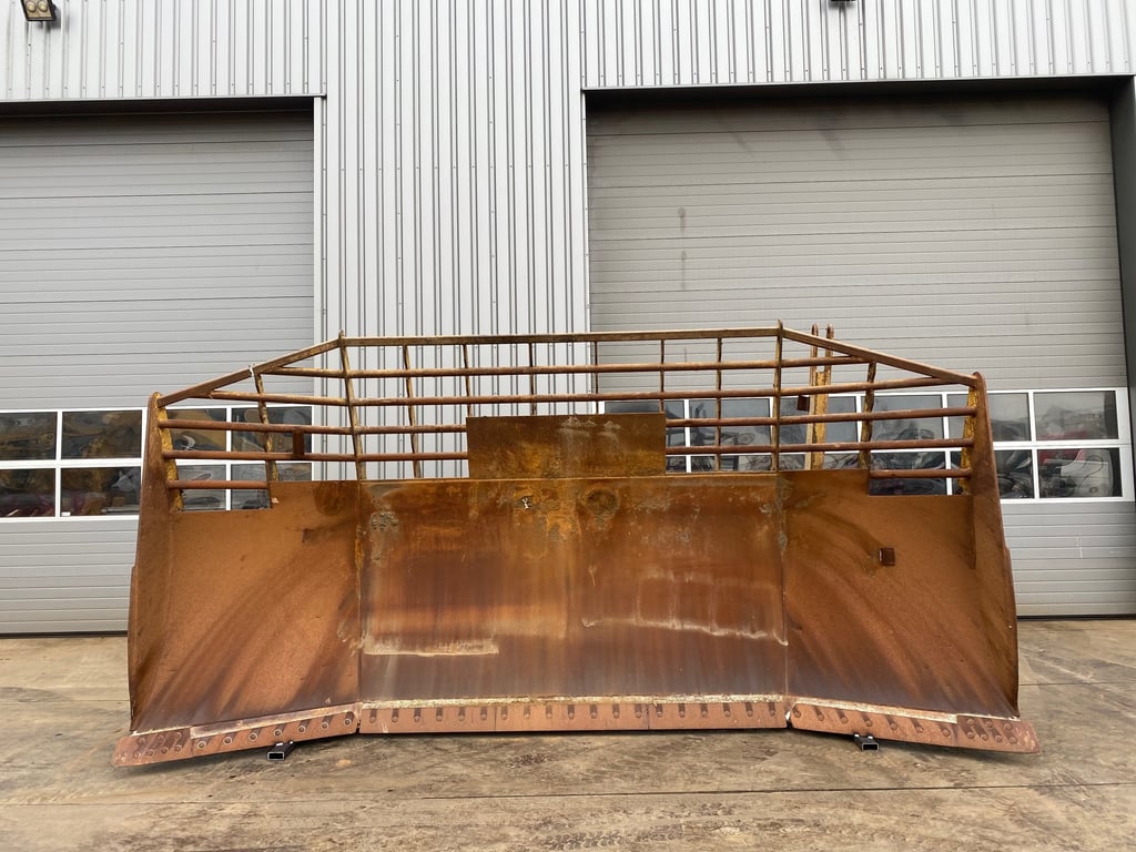 Caterpillar D9U Blade 2020 00030125 D9U Blade 2020 1 image 2
