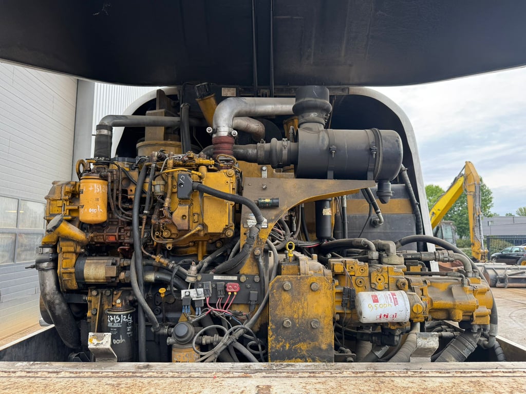 Gomaco GT3400 Concrete Slipform Paver 2010 00033427 GT3400 Concrete Slipform Paver 2010 1 Concrete Pumps Truck image 14