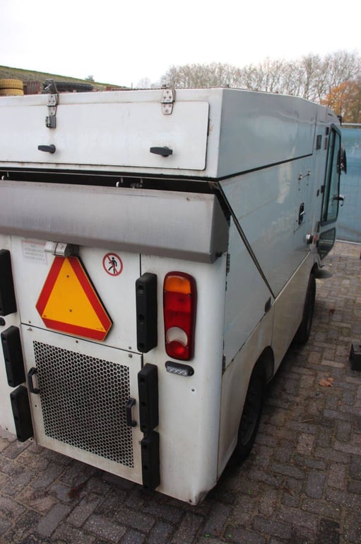 Sweeper HMF 214 Diesel 2007 2007 HMF 214 2007 1 image 5