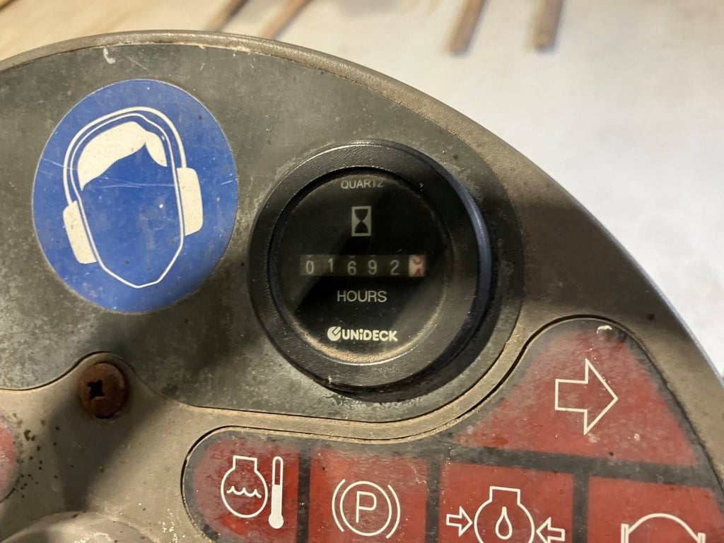 Riding Mower Iseki SFH240F Diesel 2010 2010 Iseki SFH240F 2010 1 image 10