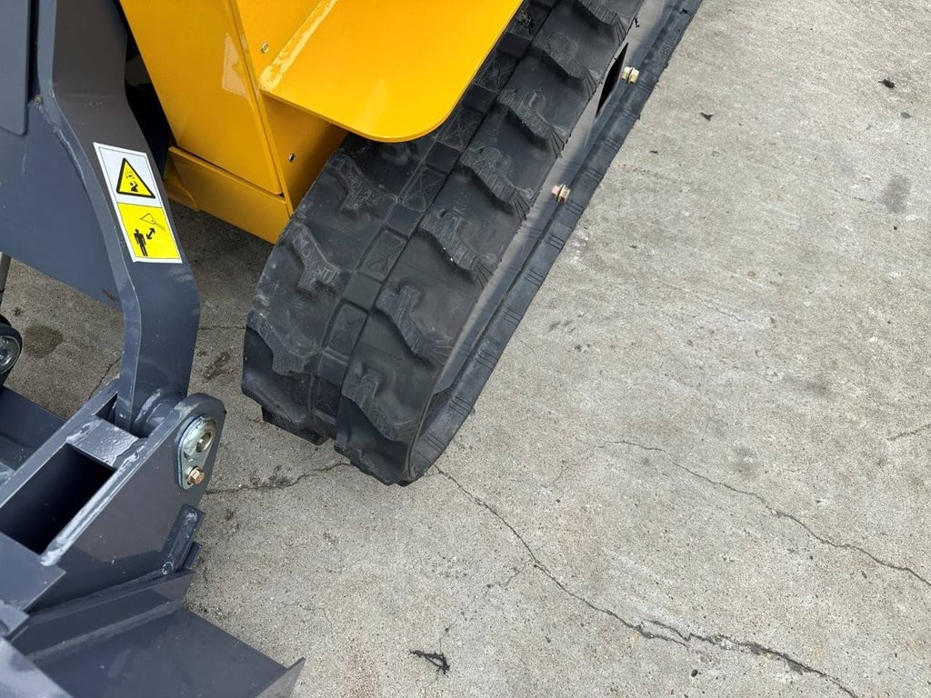 Skid Steer Loader Newrick ZW380 Hydrostatic Drive 2025 New 2025 Newkrick ZW380 2025 0 image 12