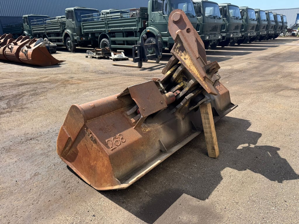 Lehnhoff Tilting Bucket ngt4-2400 Lehnhoff MS25 70001823 Lehnhoff Tilting Bucket ngt4-2400 Lehnhoff MS25 1 image 4