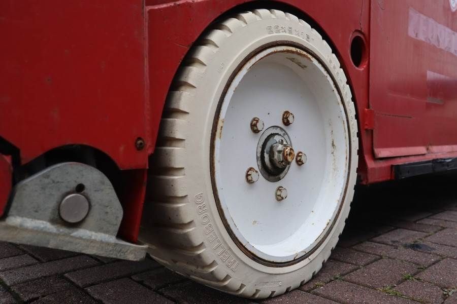 PB LIFT S225-12ES Electric, 4x2 Drive, 22.5m Working 2013 PB LIFT - S225-12ES - 62208 PB LIFT S225-12ES Electric, 4x2 Driv...
