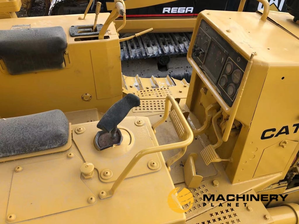 D4H Caterpillar Used Bulldozer good price D4H 2016 1 Dozers image 3