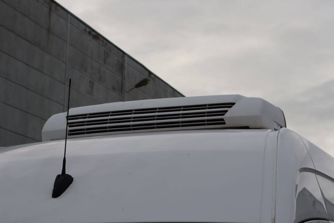 Refrigerated van Volkswagen Crafter Diesel 2012 2012 Volkswagen Crafter 2012 1 image 15