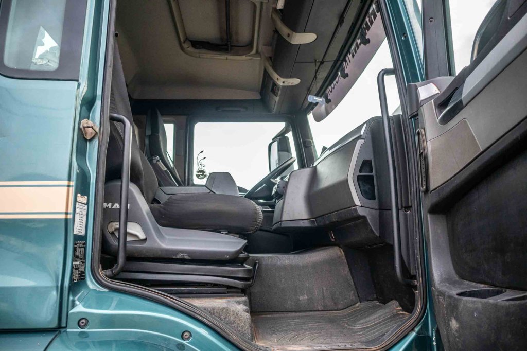MAN TGS 26.440 BL + HMF 1520 2014 E62905 TGS 26.440 BL + HMF 1520 2014 1 image 12