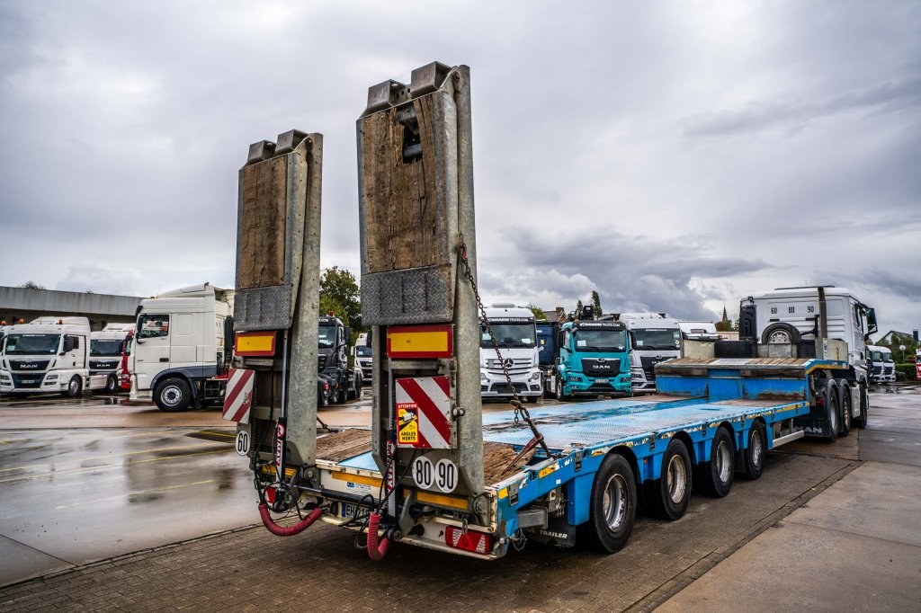 MAX TRAILER MAX TRAILER 110-F-S44+3XSTEERING/DIR. 2016 E64671 Max Trailer MAX TRAILER 110-F-S44+3XSTEERING/DIR. 2016 1 ima...