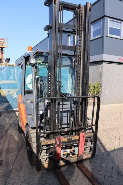 Forklift Toyota 02-8FDF30 Diesel 3000kg 2012 2012 02-8FDF30 2012 1 Forklift image 6