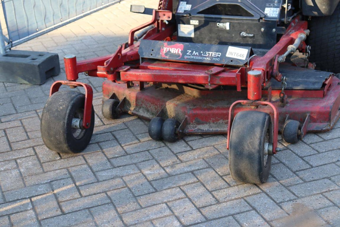 Toro Zeroturn 7000 Diesel Riding Mower 2014 2014 Zeroturn 7000 2014 1 image 10