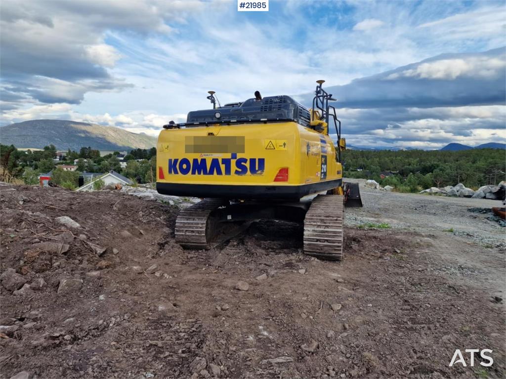 Komatsu PC210LC crawler excavator with 2 buckets and tiltr 2022 21985 PC210LC crawler excavator with 2 buckets and tiltr 2...