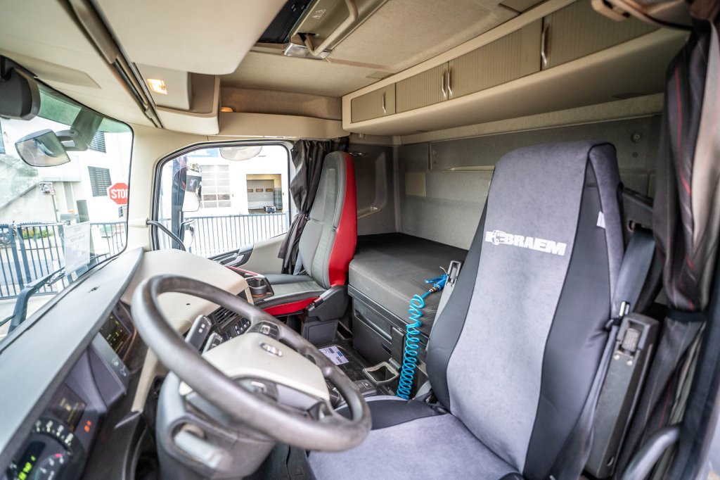 VOLVO FH 460 +KIPHYDR. 2017 E64996 FH 460 +KIPHYDR. 2017 1 image 11