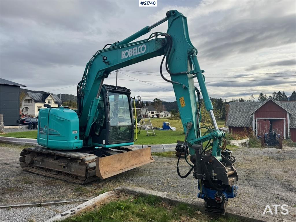 Kobelco SK75SR-3E w/ Rototilt, 2 buckets and grapple. 1850 2018 21740 SK75SR-3E w/ Rototilt, 2 buckets and grapple. 1850 2...