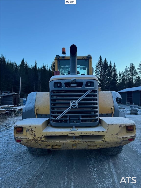 Volvo L110E Wheel Loader with Bucket WATCH VIDEO 2006 21823 L110E Wheel Loader with Bucket WATCH VIDEO 2006 1 Wheel Loader...
