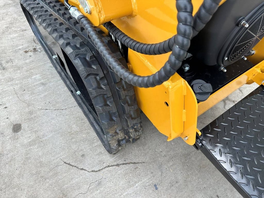 Skid Steer Loader AGT MX-CRT23 Petrol 2025 with Pelican Bucket GIYI X-PG44C New 2025 AGT Industrial MX-CRT23 2025 0 image 14