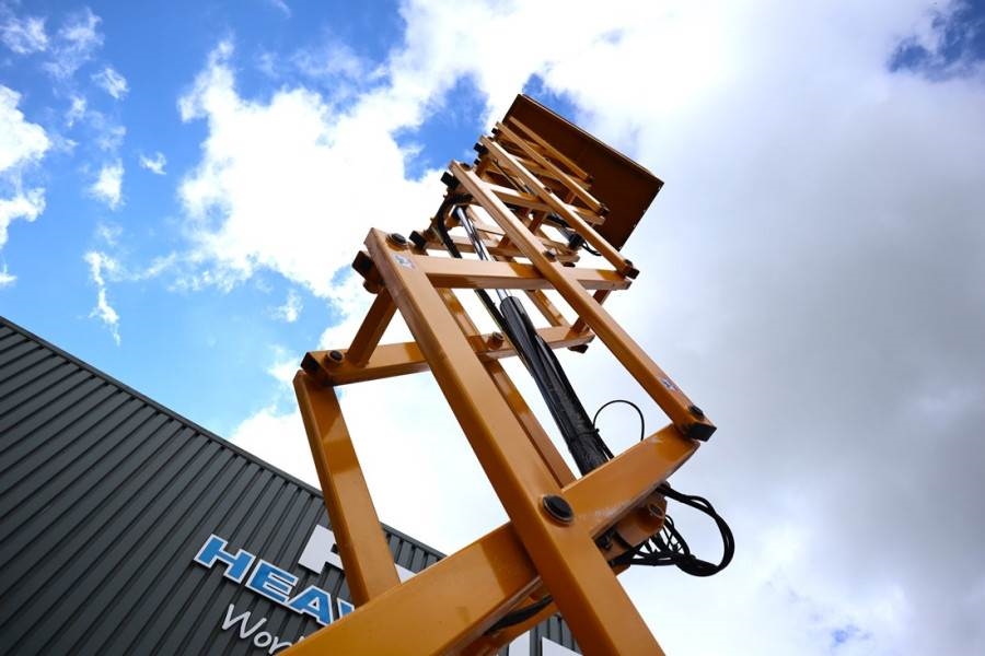 Haulotte Compact 12 Electric, 12m Working Height, 300kg Cap 2011 HAULOTTE - Compact 12 - 63260 Compact 12 Electric, 12m Wo...