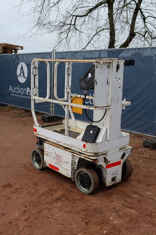 JLG 1230ES Electric Mast Lift 5.66m 2013 2013 1230ES 2013 1 image 4