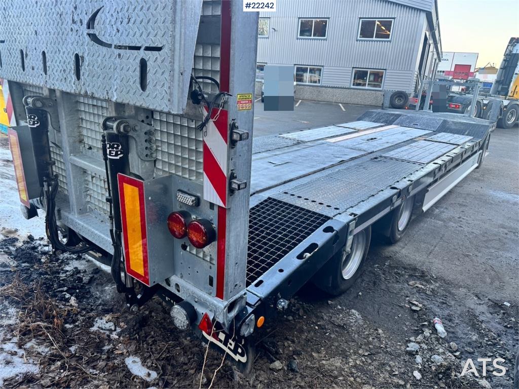 Fliegl DTS 300 Machinery Trailer – Hydraulic Ramps 2025 22242 Fliegl DTS 300 Machinery Trailer – Hydraulic Ramps 2025 1 Lo...