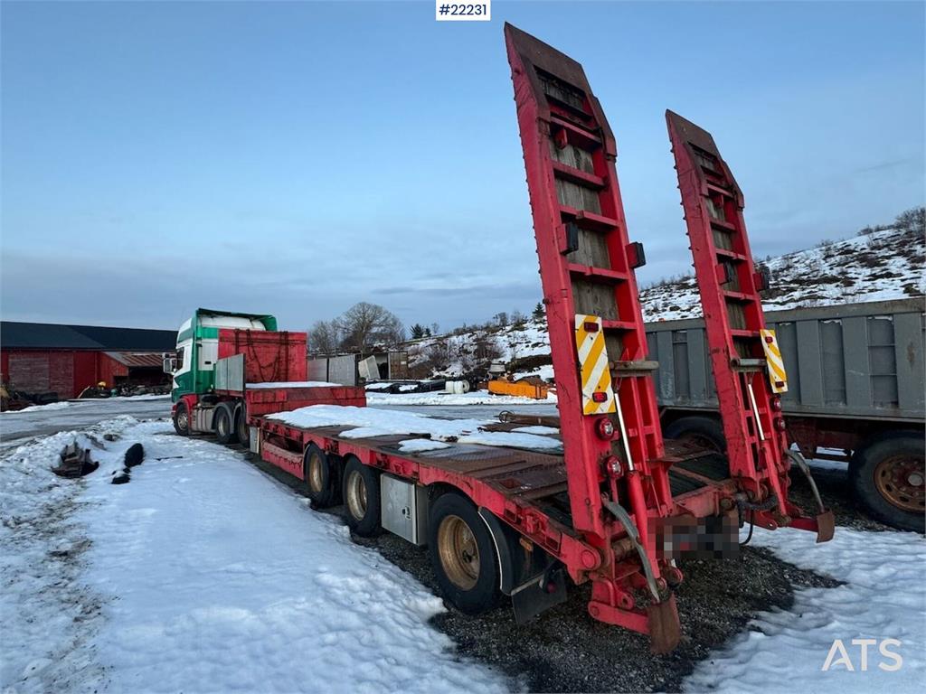 Istrail machine semi-trailer with hydraulic loading ramps 2007 22231 Istrail machine semi-trailer with hydraulic loading r...
