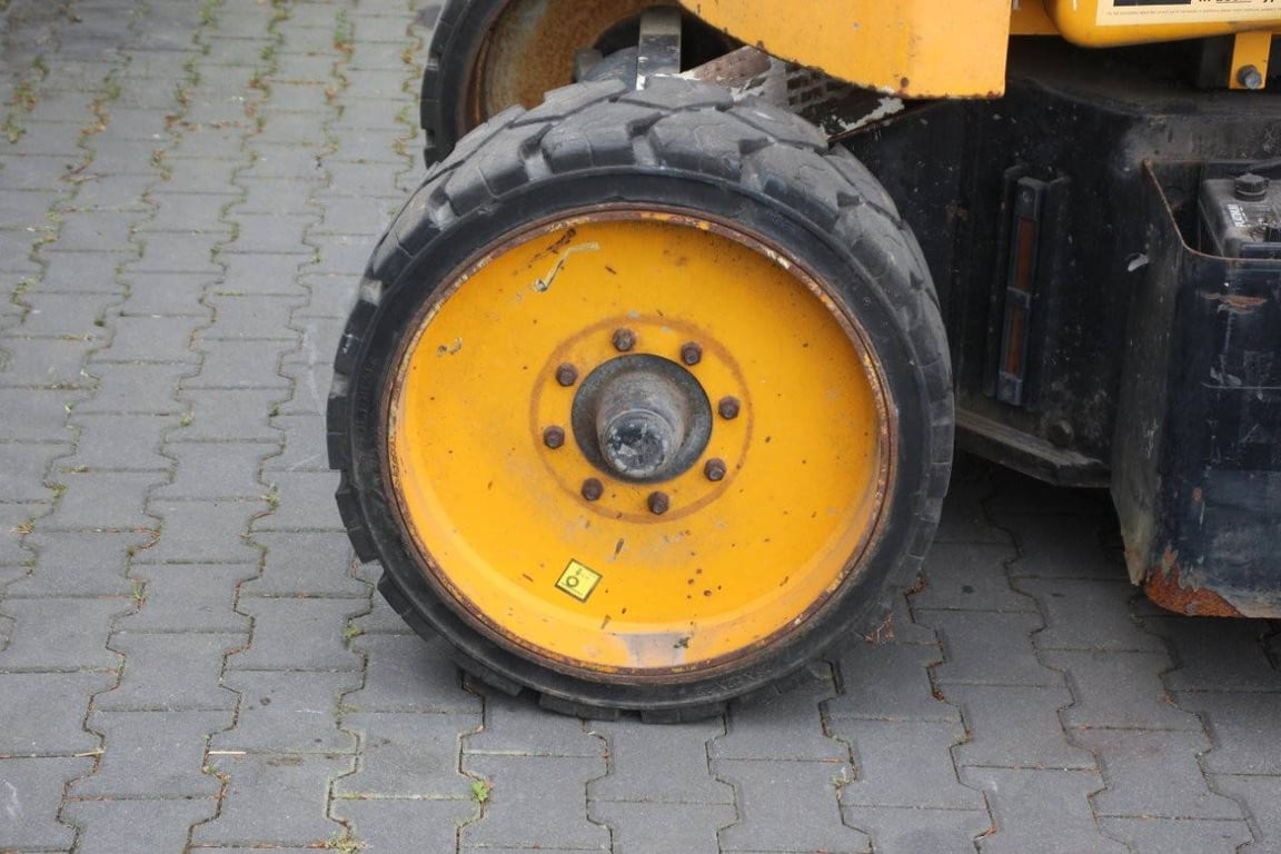 Nifty HR 15 NDE Electric/Diesel Telescopic Boom Lift 2005 2005 Nifty HR 15 NDE 2005 1 image 9