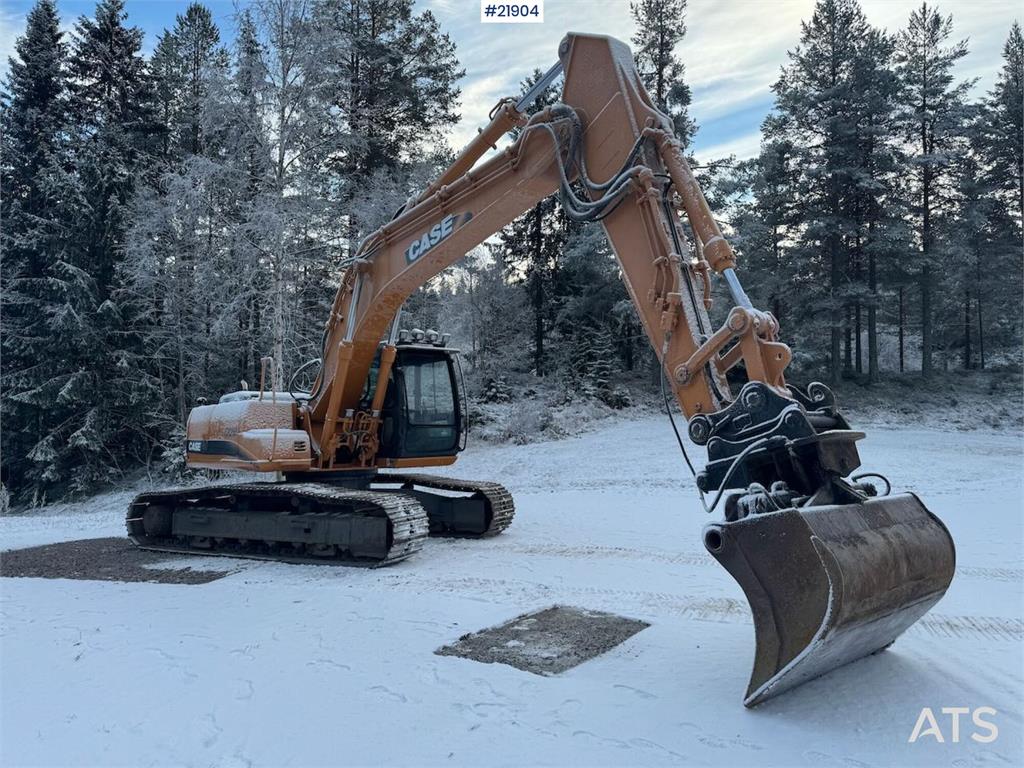 CASE CX210 Tracked Excavator w/ Grading Bucket WATCH VI 2001 21904 CX210 Tracked Excavator w/ Grading Bucket WATCH VI 2001...