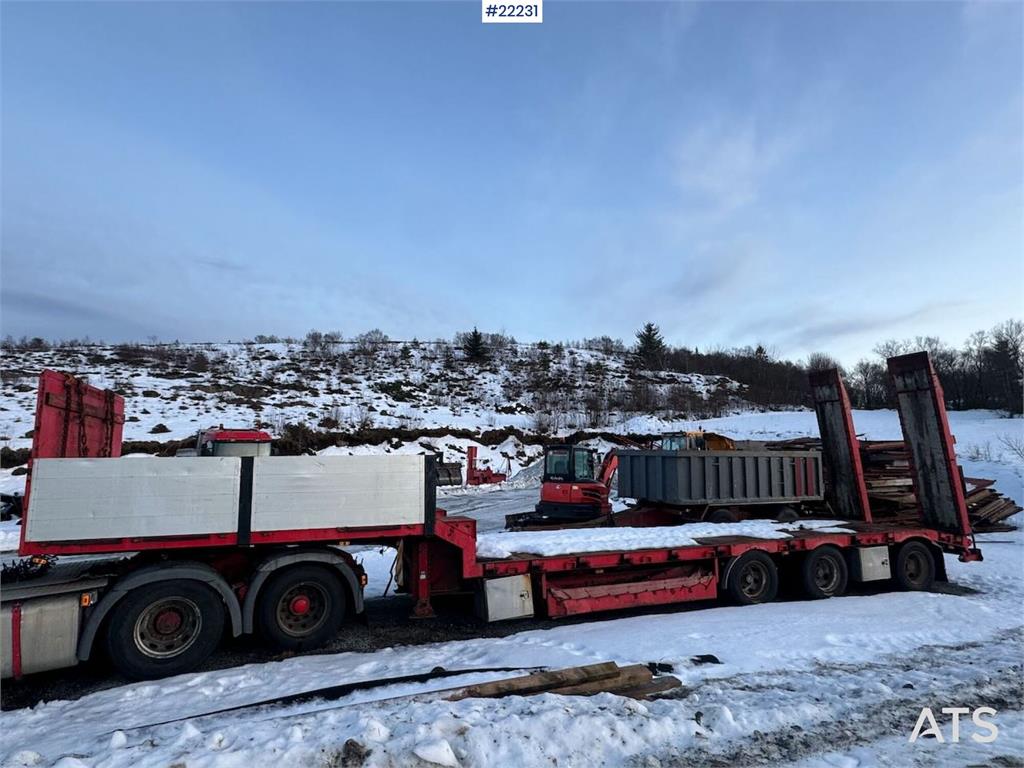 Istrail machine semi-trailer with hydraulic loading ramps 2007 22231 Istrail machine semi-trailer with hydraulic loading r...