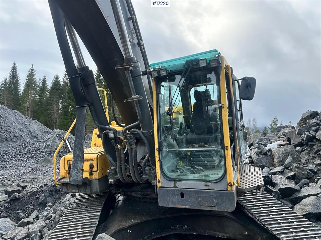 Volvo EC360 BLC Tracked excavator w/ digging bucket and 2004 17220 EC360 BLC Tracked excavator w/ digging bucket and 2004 ...