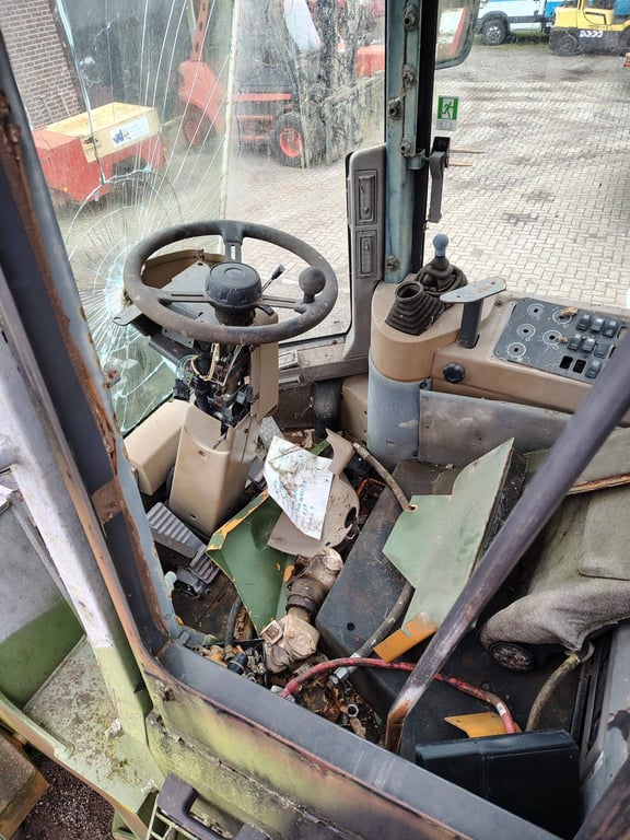 Wheel loader Case 821C Diesel 2001 2001 821C 2001 1 image 2