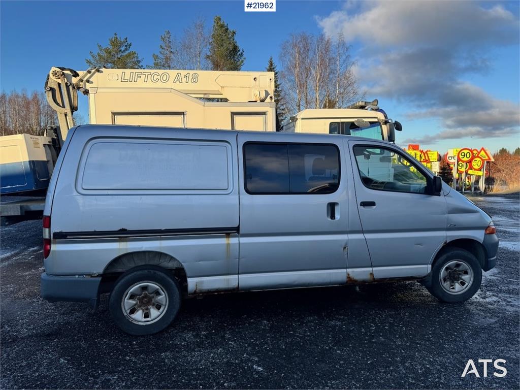 Toyota Hiace 4WD. Lots of rust. 6 seats! 2003 21962 Hiace 4WD. Lots of rust. 6 seats! 2003 1 Closed vans image 6