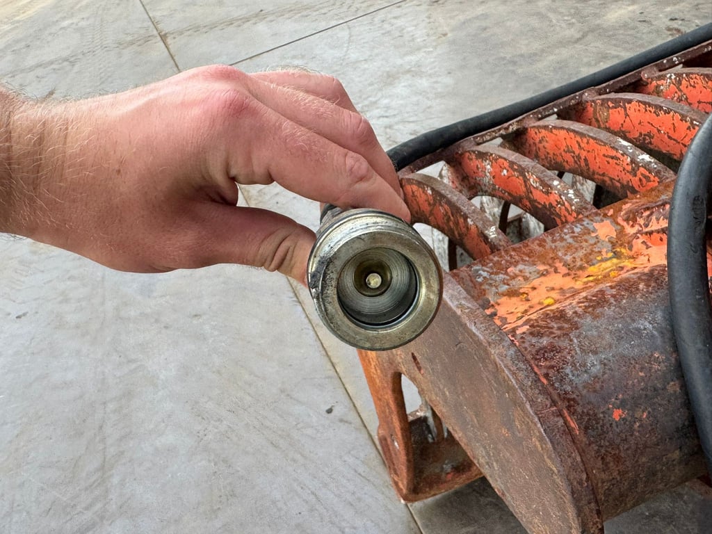 NPK D-2000 CW30 CW40 Sorting Grapple 2003 70001908 D-2000 CW30 CW40 Sorting Grapple 2003 1 image 11