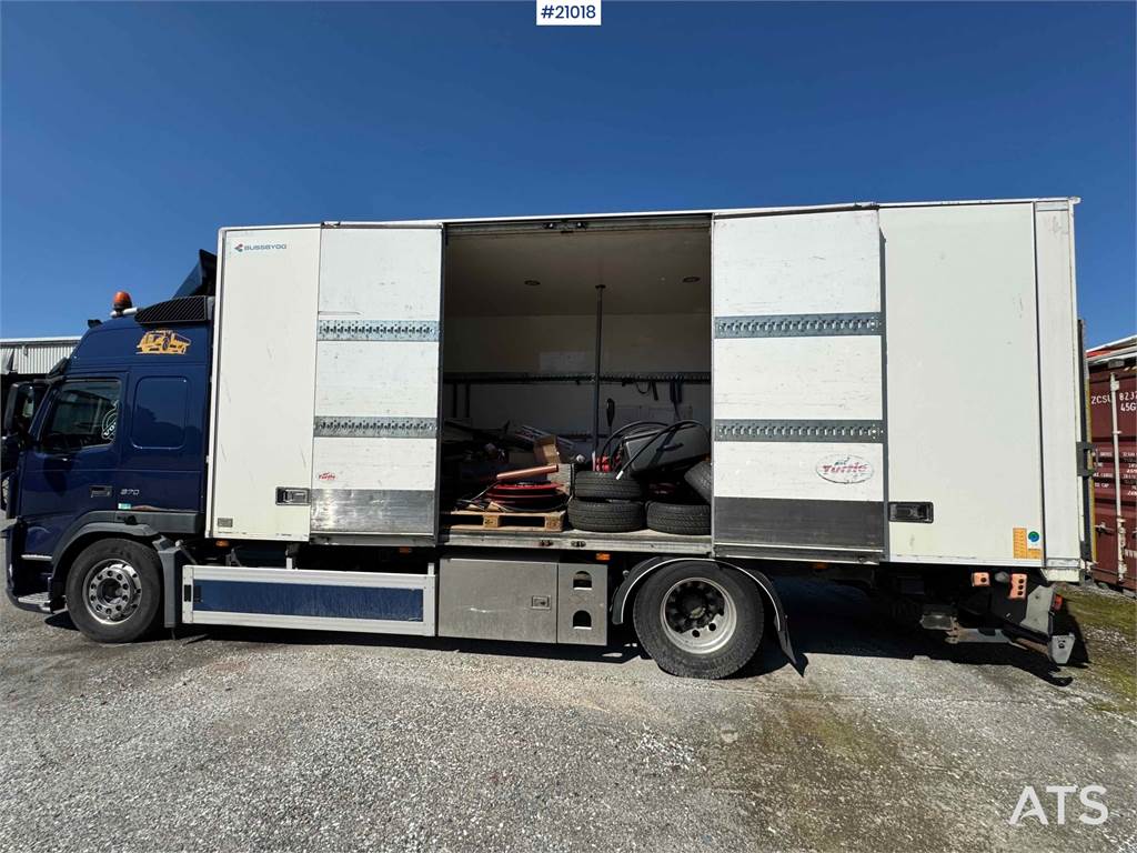 Volvo FM 370 box truck with full side opening! 2012 21018 FM 370 box truck with full side opening! 2012 1 image 12