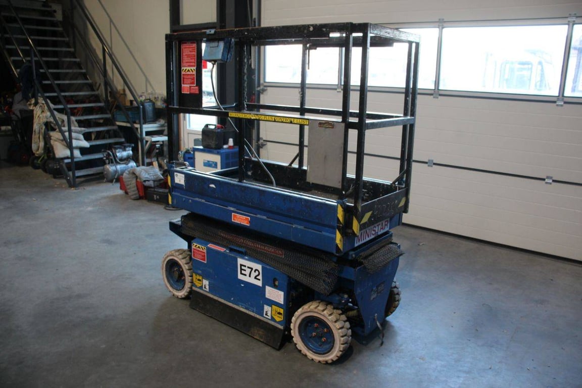 Scissor lift Holland Lift MINISTAR Z-45EL8 Electric 6.5m 2000 2000 Holland lift MINISTAR Z-45EL8 2000 1 Scissor Lifts image 3