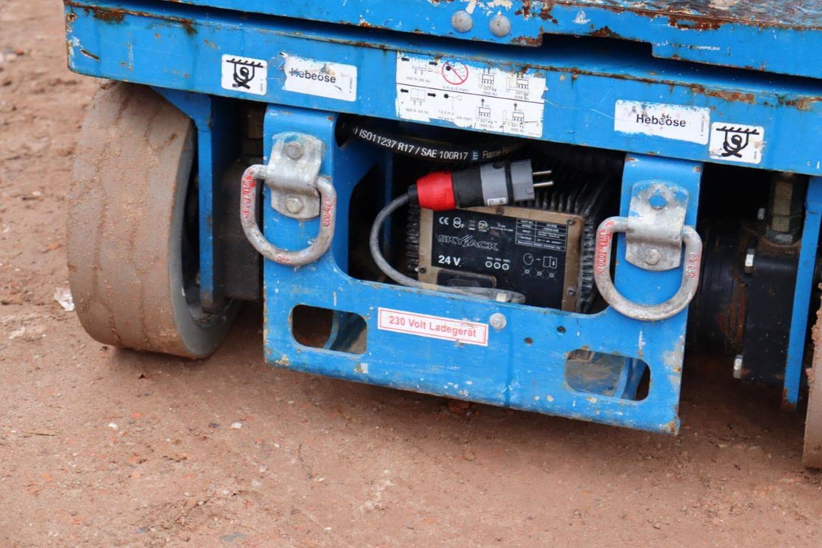 Skyjack SJ12 Electric Mast Lift 5.6m 2015 2015 SJ12 2015 1 image 10