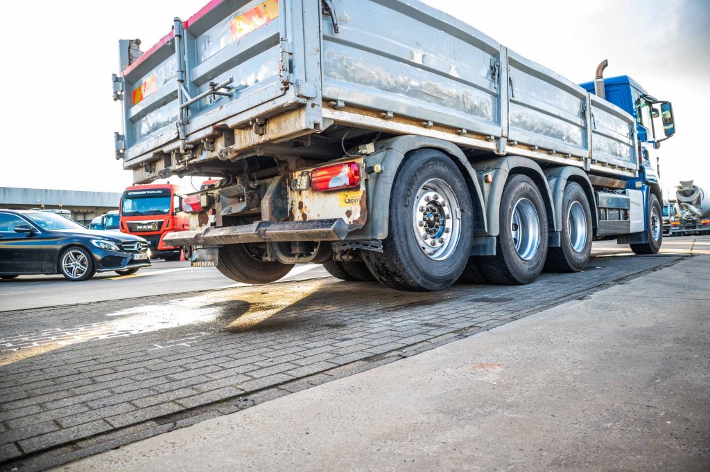 MAN TGS 35.440 BL 8x4-4 2015 E63079 TGS 35.440 BL 8x4-4 2015 1 image 10